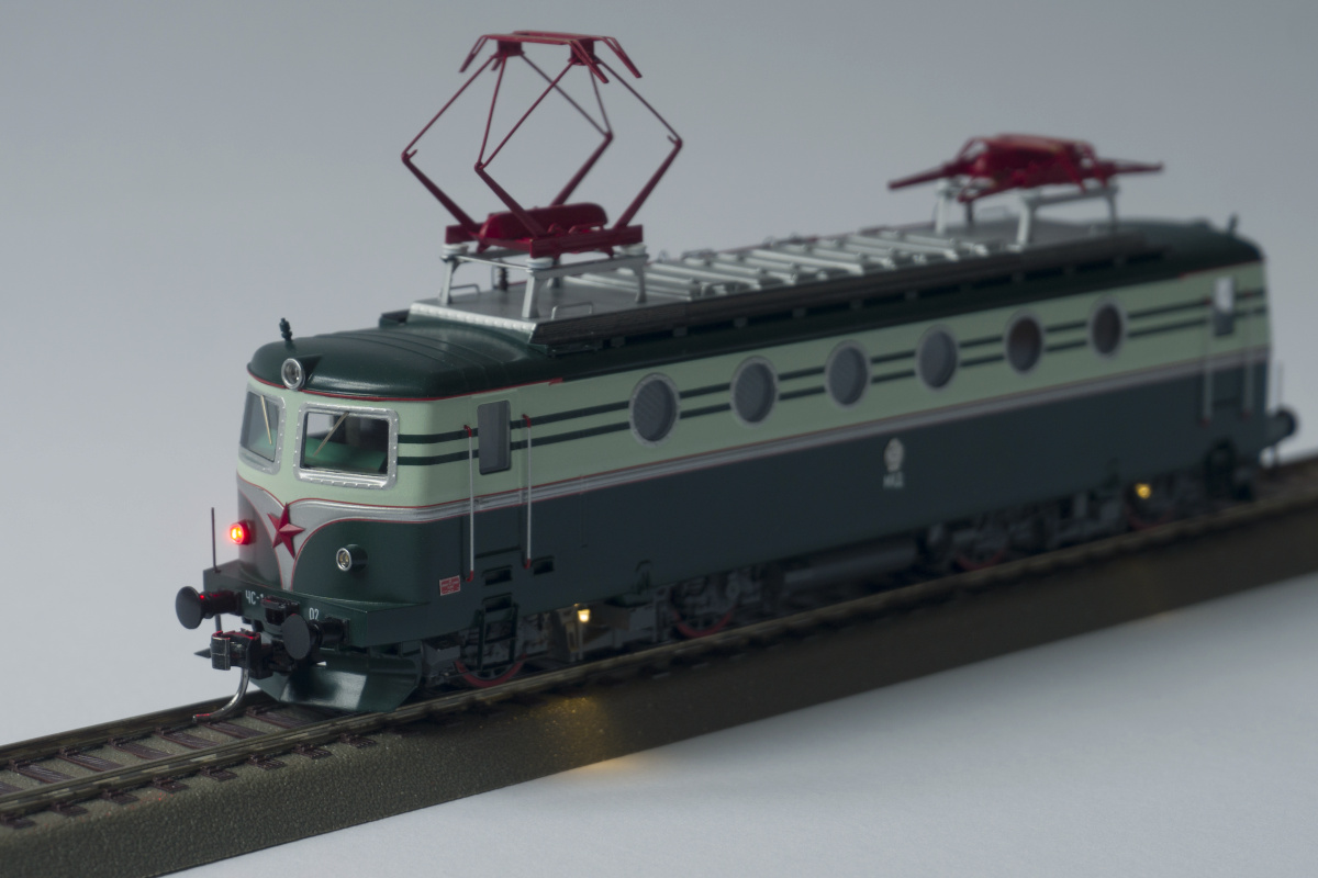 ChS1-001/002 electric locomotive H0 model