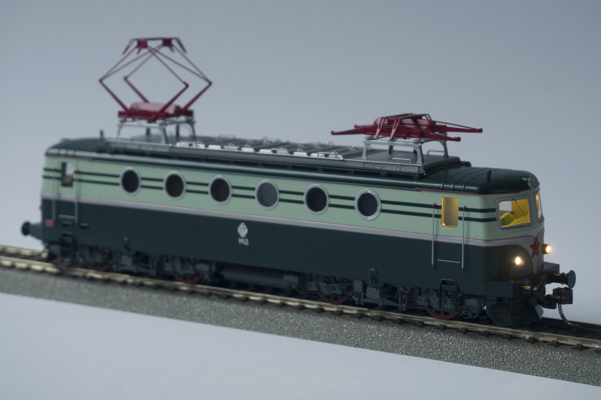ChS1-001/002 electric locomotive H0 model